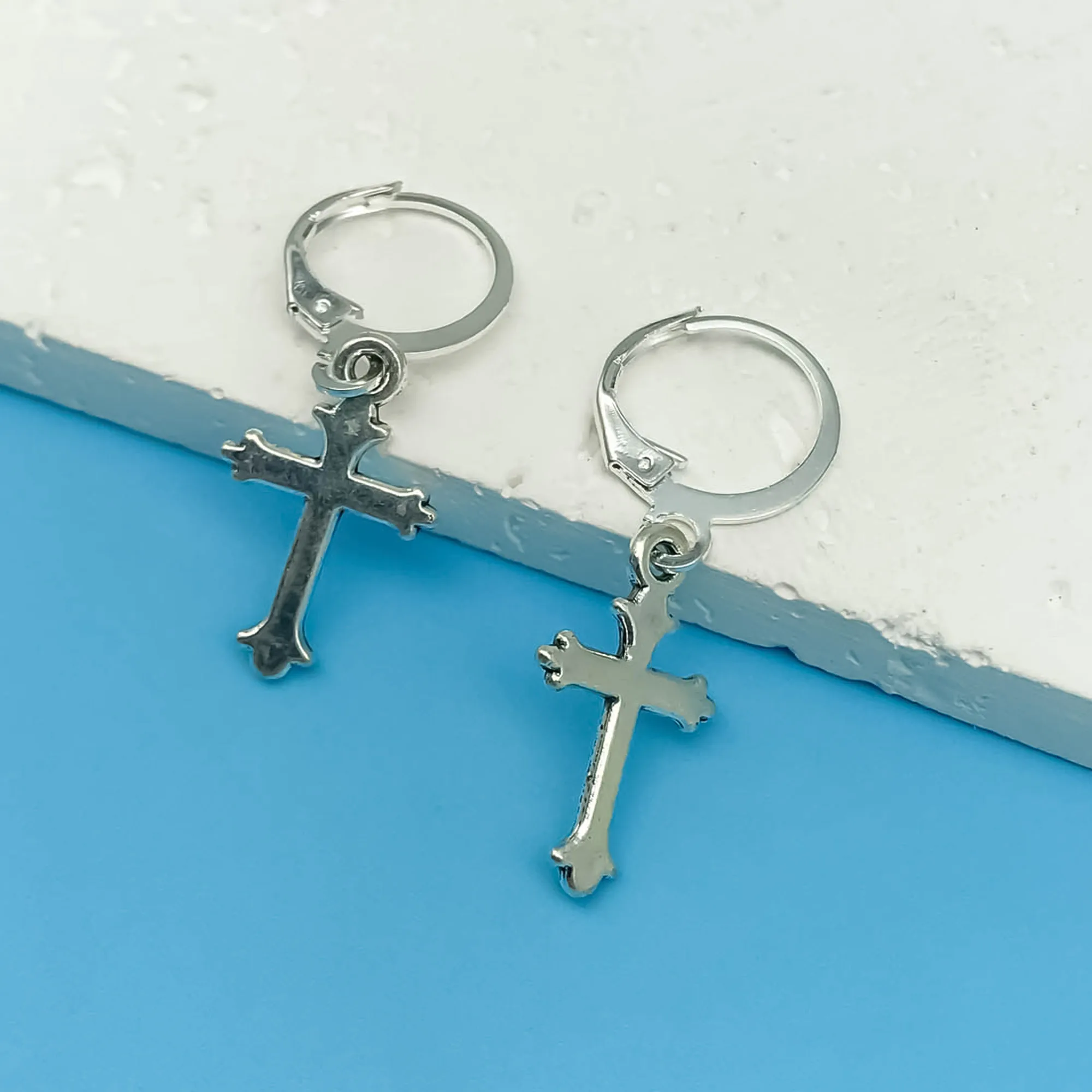 1pc antike silberne Kreuz Charms Ohrringe Mode y2k Stil Ohrringe für Frauen Schmuck