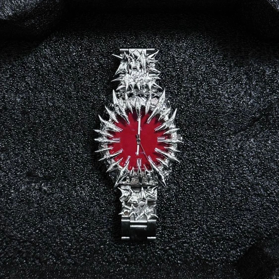 Handmade Original European and American Alien Vampire Dragon Scale Spike Tin Solder Watch for Men and Women