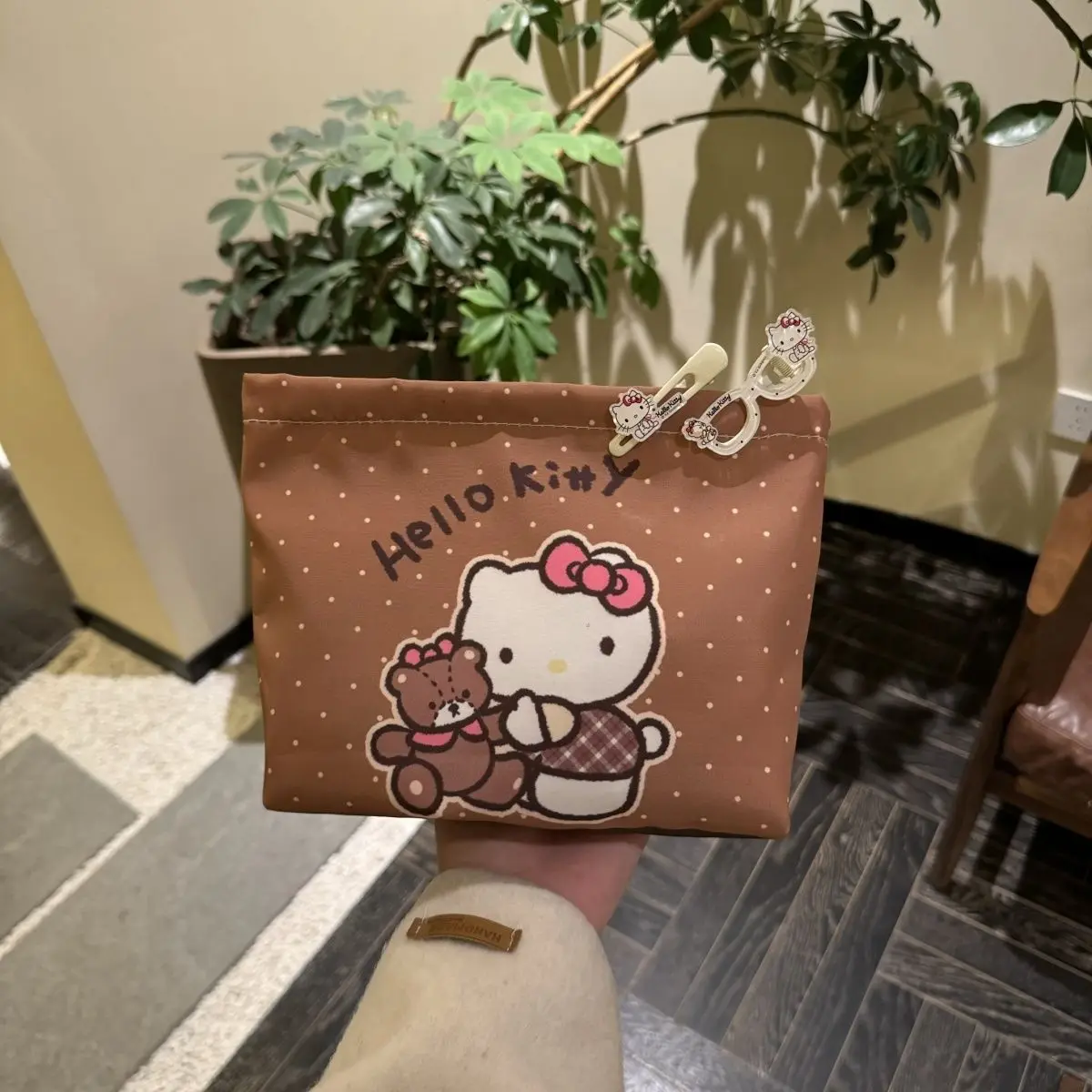 Sac à cosmétiques portable Hello Kitty, sac à main MINISO, grande capacité, impression sur toile, sac de rangement pour maquillage