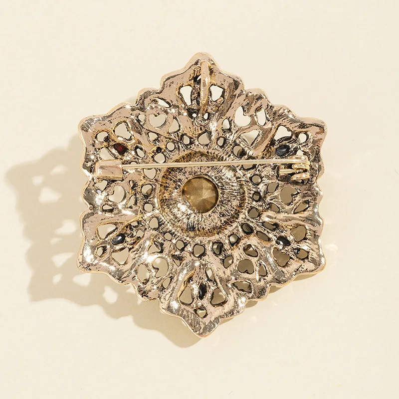 Temperament Elegant Rhinestone Flower Brooch Female Corsage Pin Buckle Suit Fixed Scarf Buckle Clothes