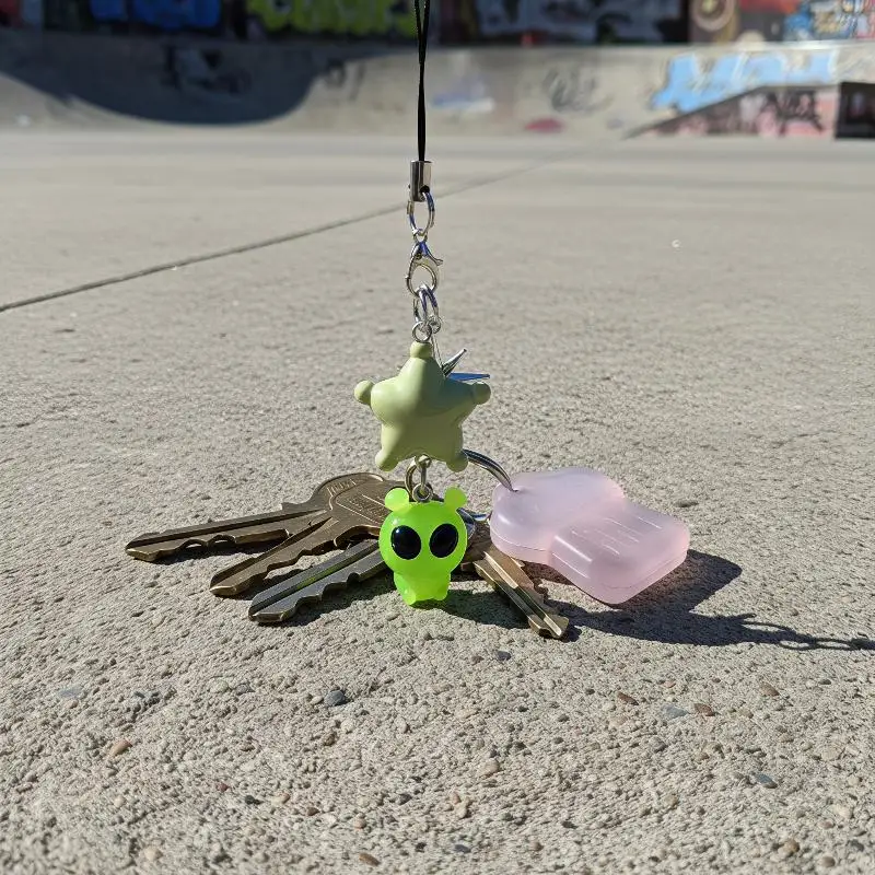 Niedlicher Alien-Schlüsselanhänger mit großen Augen, Handy-Lanyard, Taschenanhänger, Anhänger für Rucksäcke und Handtaschen, Partygeschenk, kreativer kleiner Anhänger – Detail 8