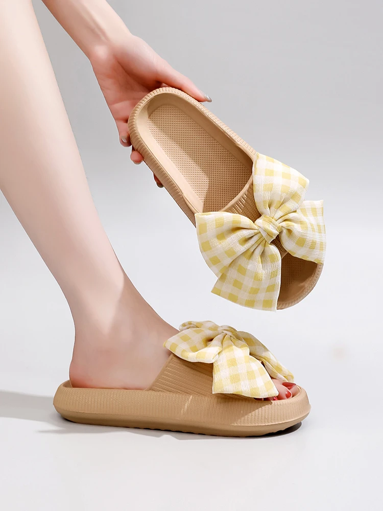 

2023 Women Slippers Summer Beach Travel Antiskid Integrated Molding Handmade DIY Cloud Slippers Khaki Check Bow Lady Shoes Slide