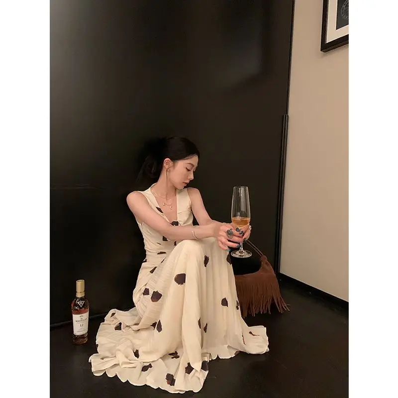 

French Vintage Women Suit Polka Dot V-neck Slim Sleeveless Top High Waist Pleated Long Skirt Set Summer Versatile Two Piece Set