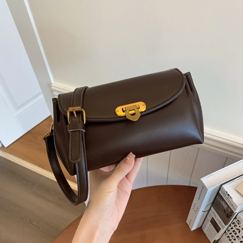 

Легкие роскошные однотонные сумки на ремне из искусственной кожи с застежкой и нитью, Лидер продаж 2025, модные повседневные универсальные минималистичные женские сумки через плечо