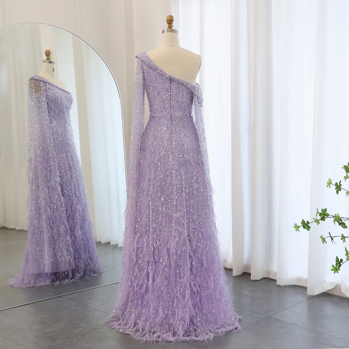 Sharon Said Luxuriöses Federkleid mit einer Schulter und Cape-Ärmeln in Roségold und Flieder für Hochzeitsfeiern, Modell SS438, Maßanfertigung – Detail 25