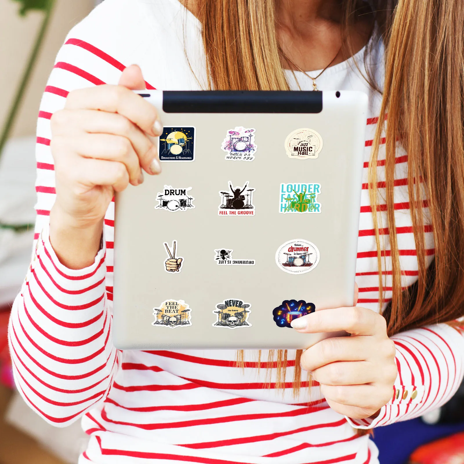 50pcs กลองเครื่องดนตรี Niche Graffiti โทรศัพท์มือถือกรณีเดสก์ท็อปถ้วยน้ําบัญชีมือวัสดุตกแต่งสติกเกอร์กันน้ํา