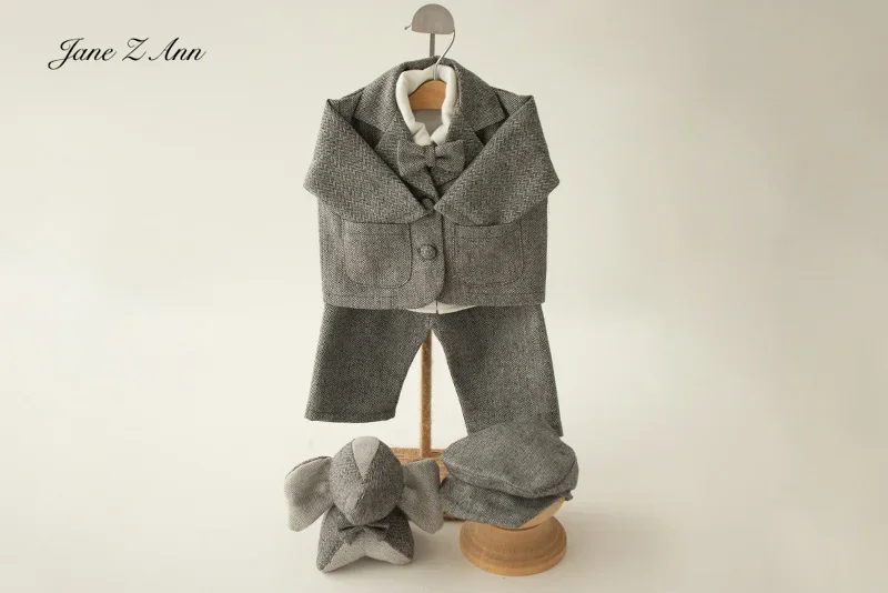 Brytyjski stylowy kombinezon koszula z muszką czapka lalka klasyczna tekstura wzór newborn photography studio zestaw ubrań