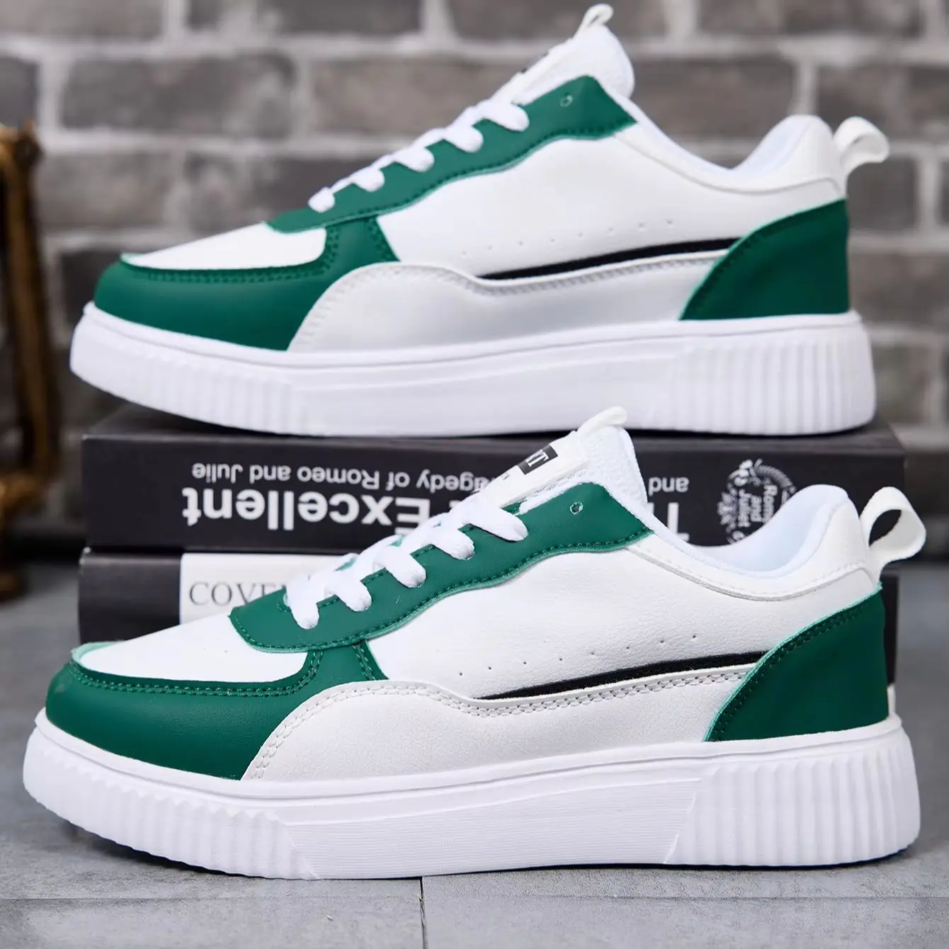 

New Fashion Trend Breathable Man Women Sneakers Casual Lightweight Running Shoes Lightweight Sports Party Running Fashion Flats