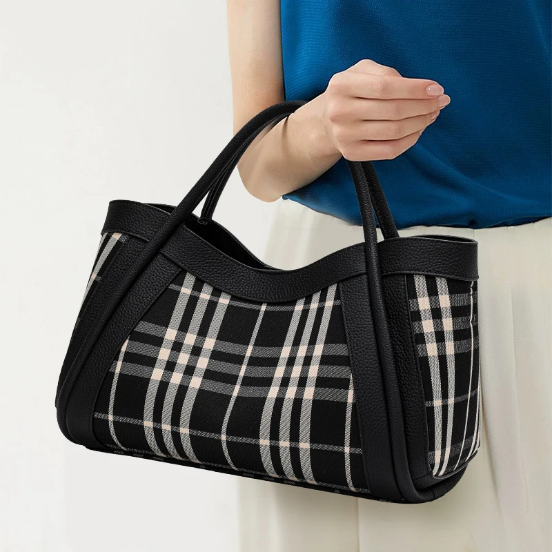 

Холщовая большая сумка с отделкой из натуральной кожи — черно-белый клетчатый дизайн, открытый верх с внутренним карманом, идеально подходит для работы и магазинов