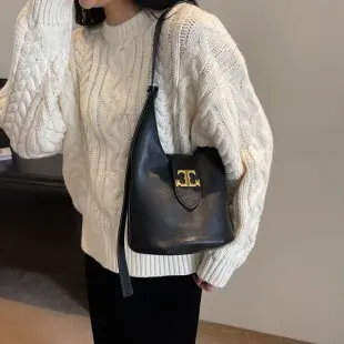 حقيبة حمل نسائية ذات سعة كبيرة - حقيبة كتف فاخرة بنمط عتيق مع حقيبة كتف ذات جودة عالية