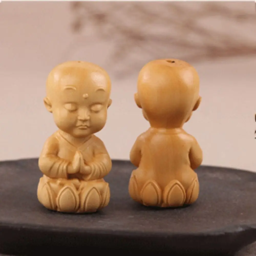 Statua di Buddha in legno bosso cinese intagliato muslimy Little Monk figurine Home Decor Car Ornament