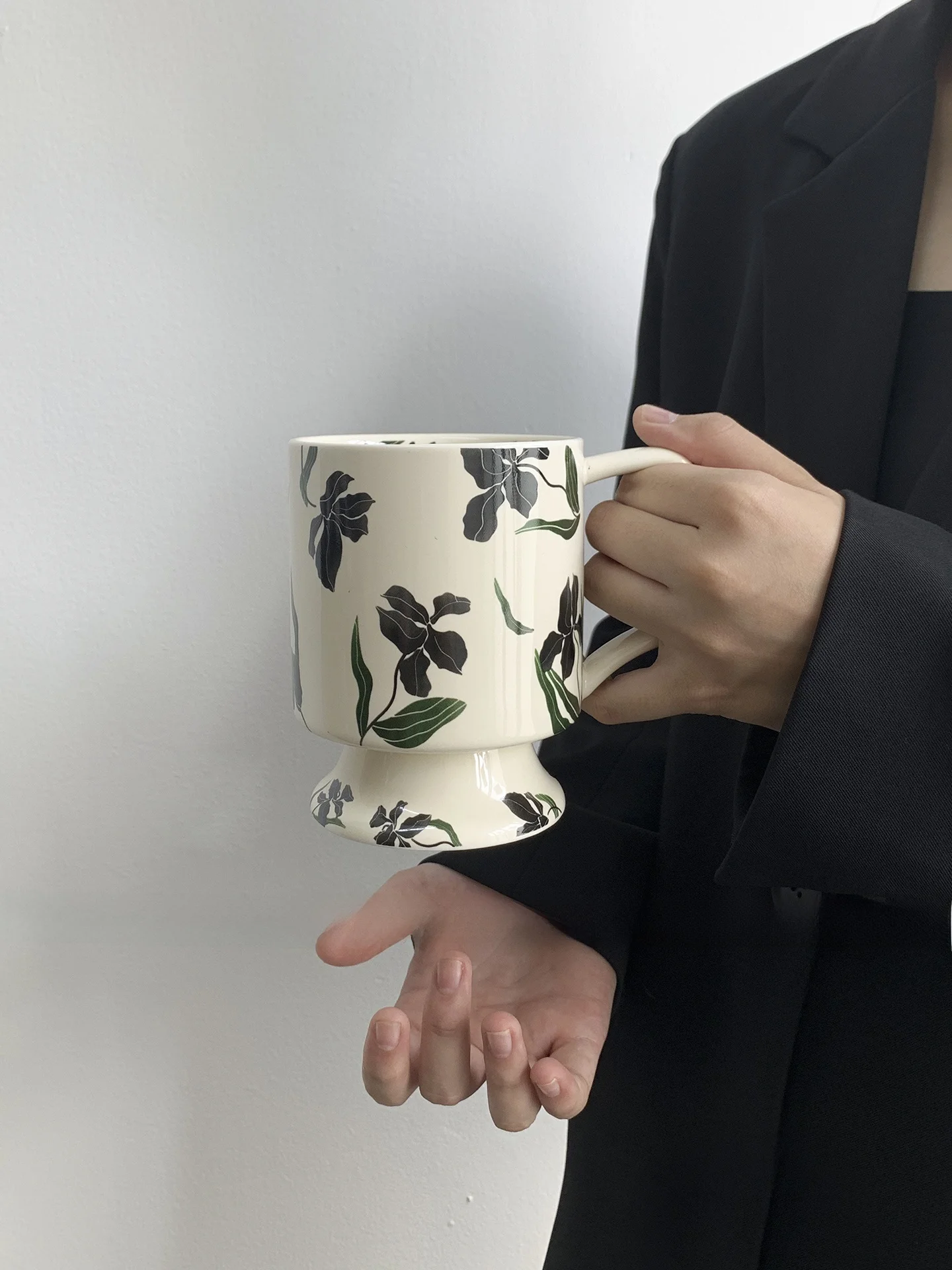 Large Capacity Iris High Footed Ceramic Mug Afternoon Tea Cup Orange Half Cup Business Gifts Universal Space Custom Service