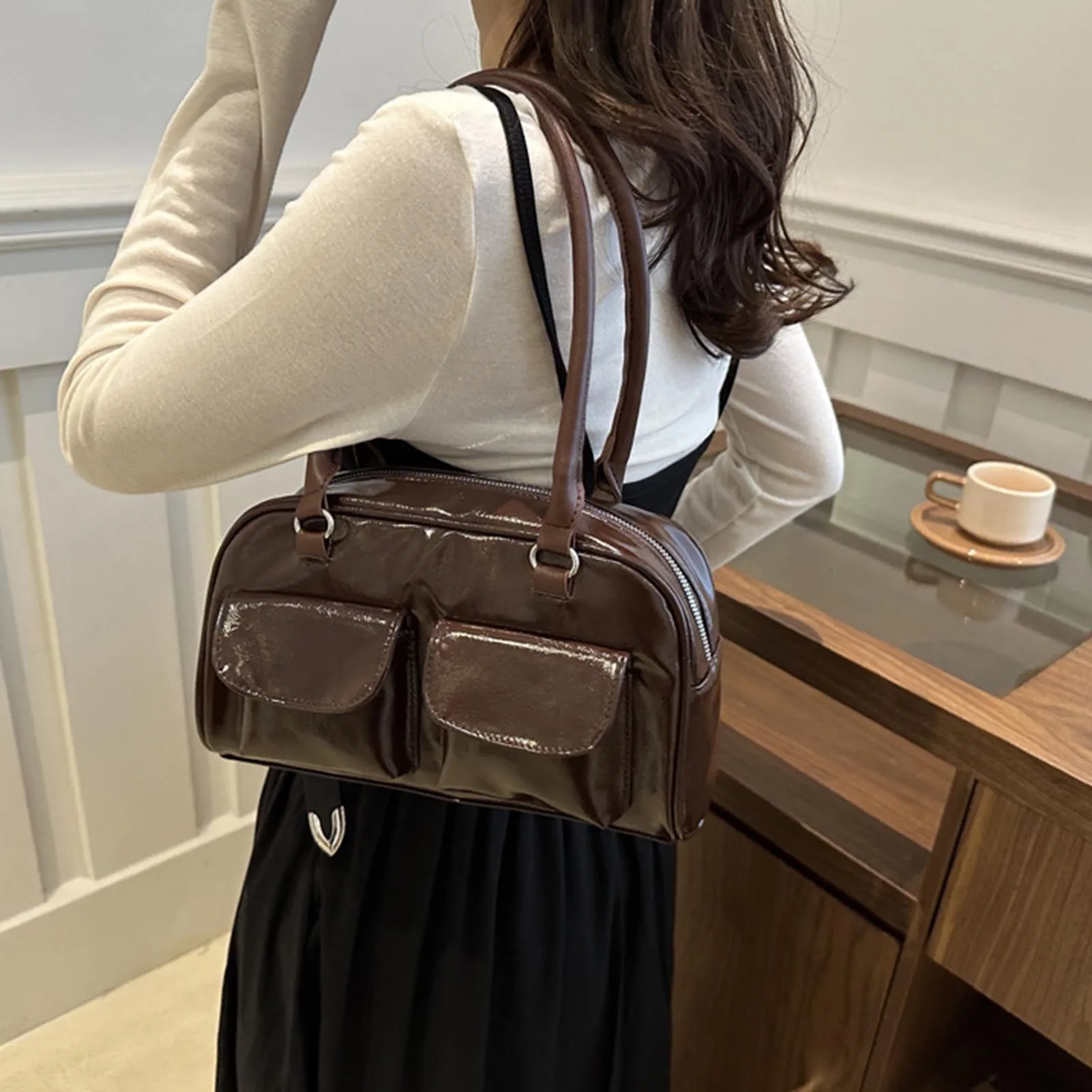 Tas Bahu Kasual Wanita dengan Permukaan Halus Tas Kasual Belanja untuk Penggunaan Sehari-hari dan Pekerjaan Kantor