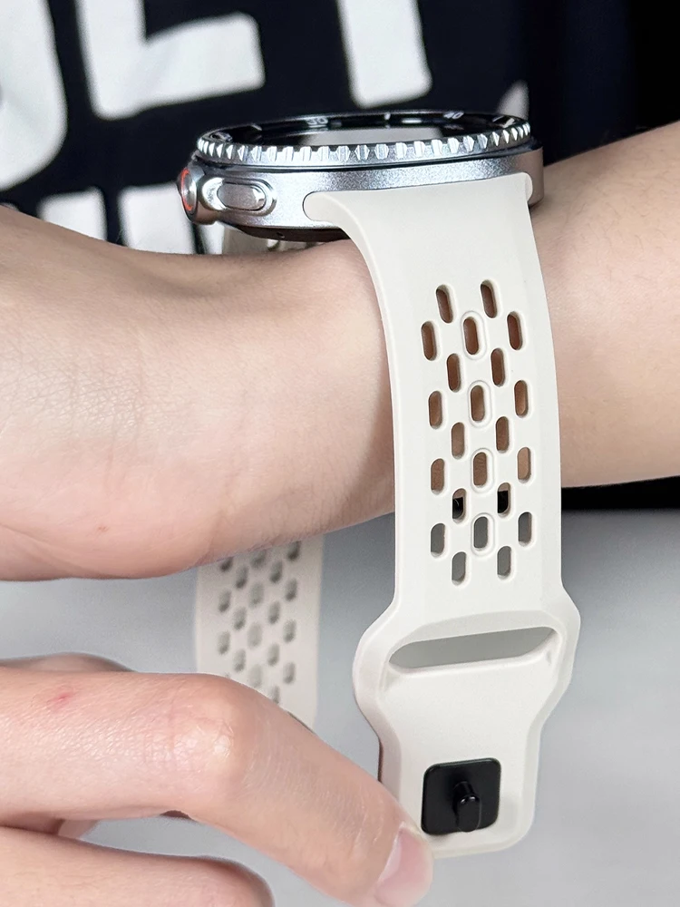 Thumbnail 3 - #16 Best Replacement Smart Watch Straps to Buy In 2026