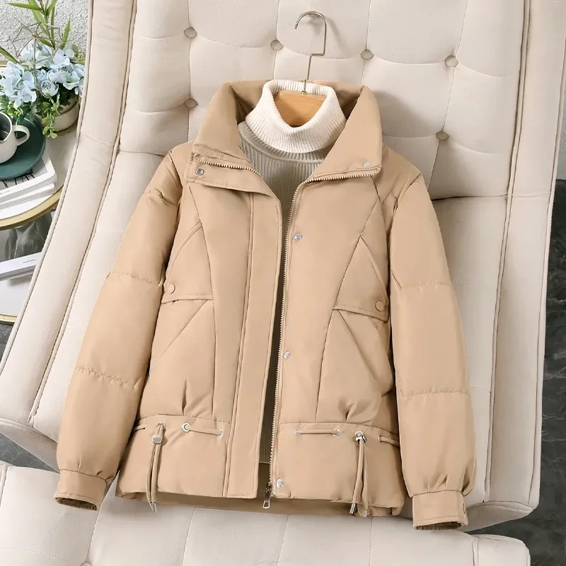 معطف شتوي للنساء سترات 2025 قصيرة جديدة دافئة مبطنة بالقطن ملابس خارجية ضيقة معطف قطني أنيق معطف سميك للسيدات