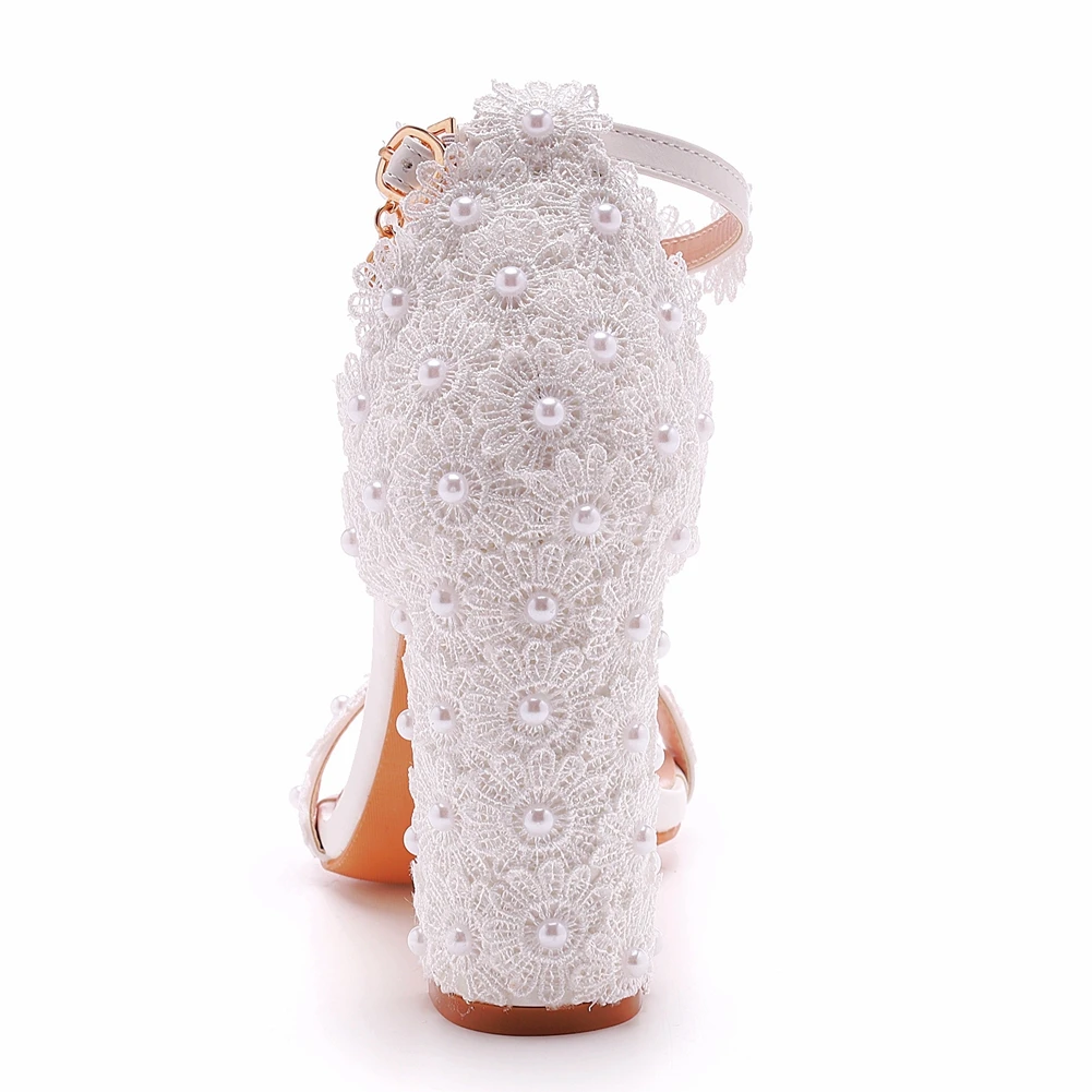 Cristallo Queen Wedding Shoes sposa elegante pizzo bianco fiore perla Design 9CM tacchi alti pompe femminili sandali estivi da donna