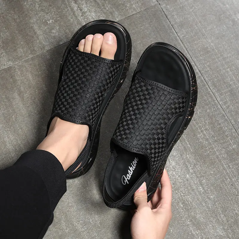 

Черная пляжная дышащая уличная обувь на платформе для мужчин, новая модная распродажа, поступление 2025 41, роскошные мужские сандалии с номером