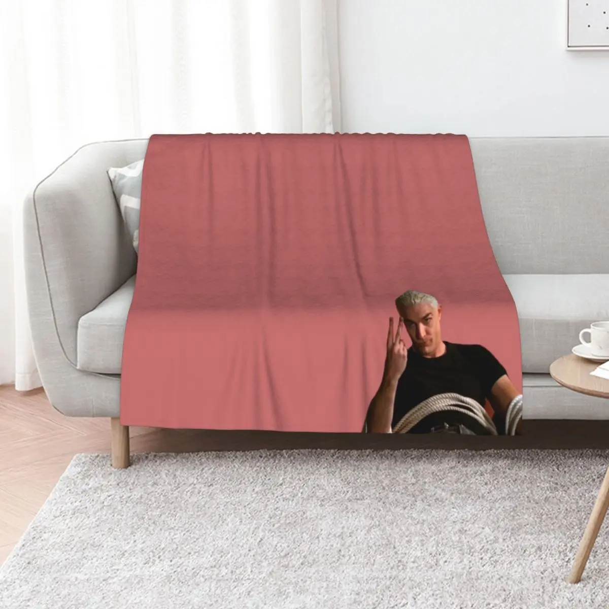 Spike tied up Throw Blanket Retros Blankets For Sofas Luxury St anime Soft Furrys Blankets