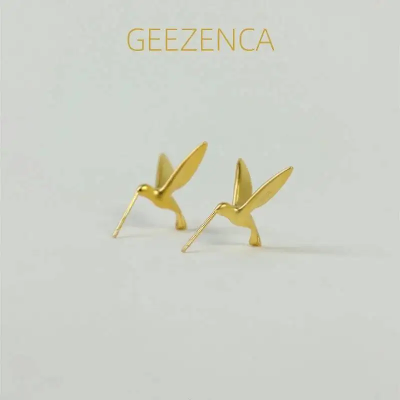 

GEEZENCA 925 Серебряные 3D маленькие серьги с изображением колибри для женщин, оригинальный дизайн, креативные шикарные художественные серьги 2024, новый подарок на вечеринку