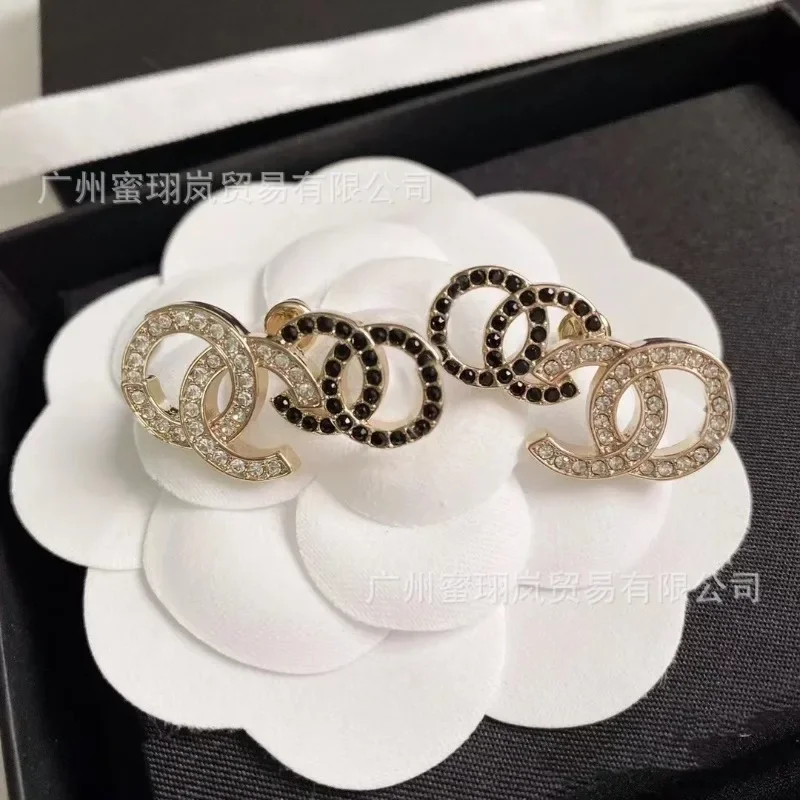 Xiangjia مزدوج C حرف أبيض وأسود أقراط مزدوجة أنثى كامل الماس الربط أنثى 925 إبرة الفضة