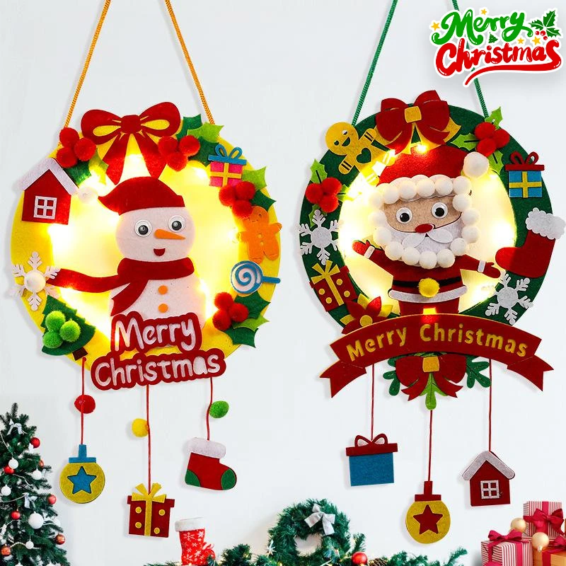 DIY-Weihnachtskranz-Bastelset für Kinder mit leuchtenden Dekorationen. Erstellen Sie Ihre eigenen beleuchteten Feiertagsornamente für die Weihnachtsdekoration