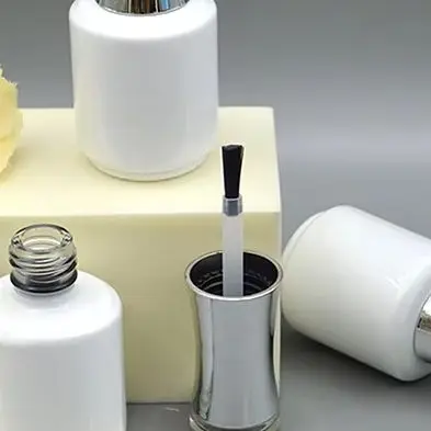 

1 Pcs 15ml Nail Polish Bottle White Round Nail Polish Bottle Large Capacity Split Empty Glass Bottle