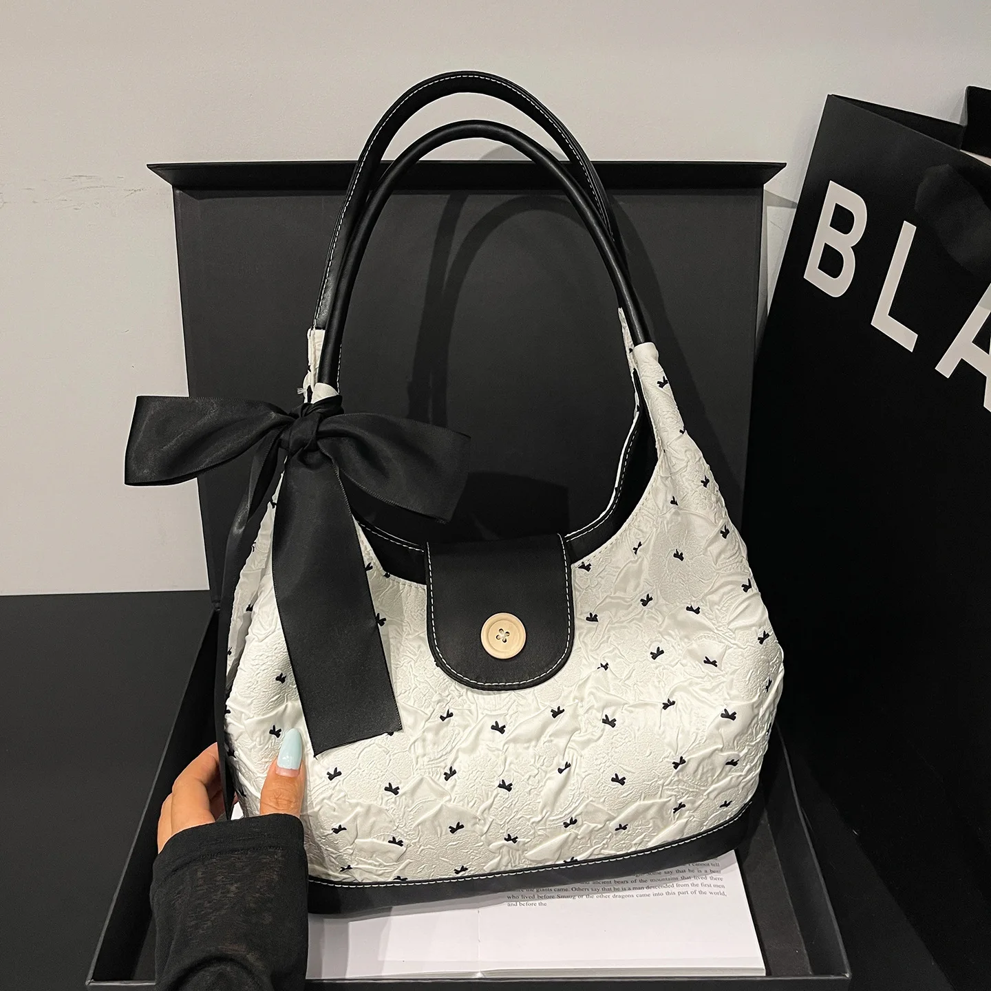 

2025 Korean Bow Underarm Bag for Women Stylish Shoulder Purse Trendy Casual Office Crossbody Bag Versatile Designer Handbag