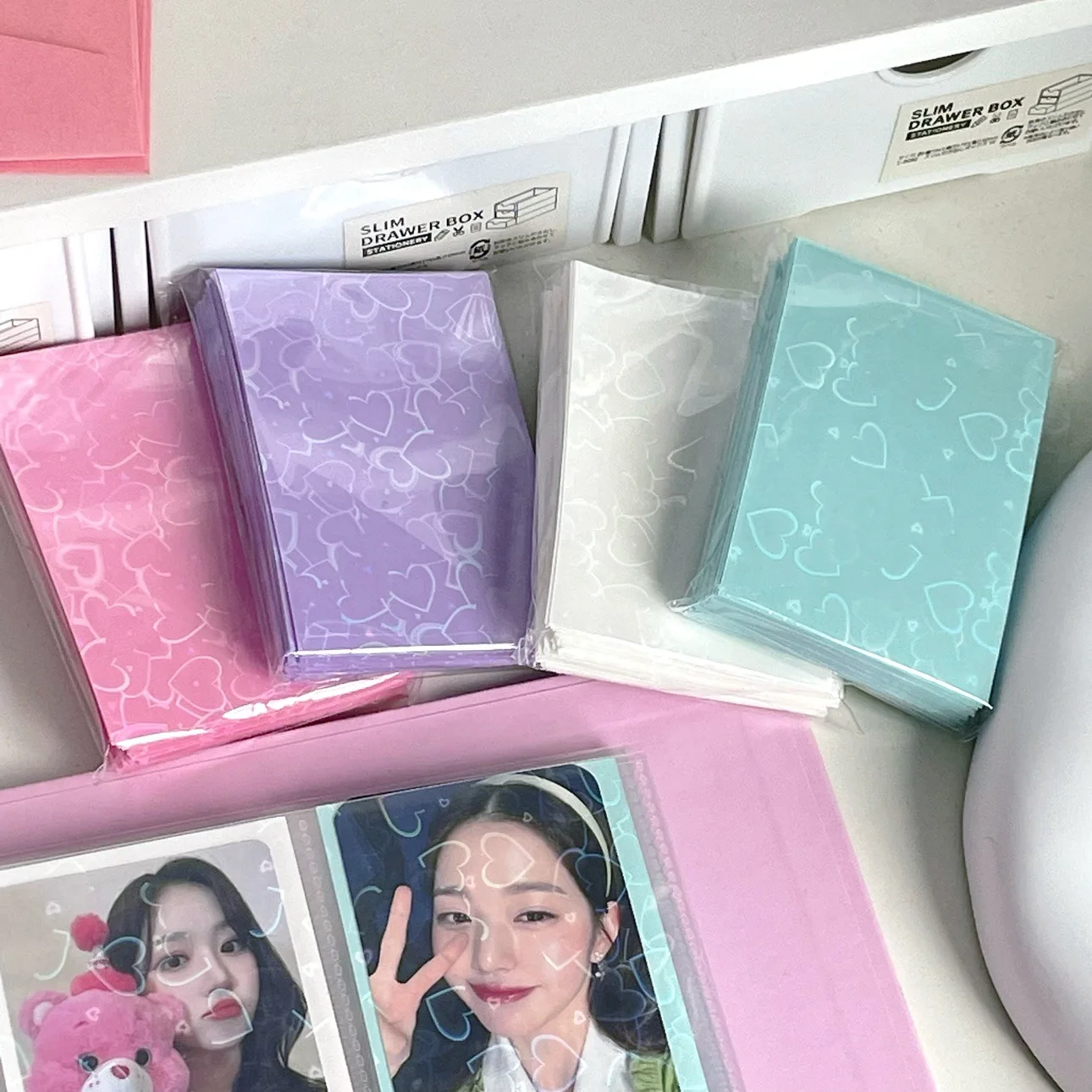 

50pcs/set 61*91mm Heart Love Card Protector Laser Flashing Cards Sleeves Holder Protector for Photo Cards Holder Foil Films