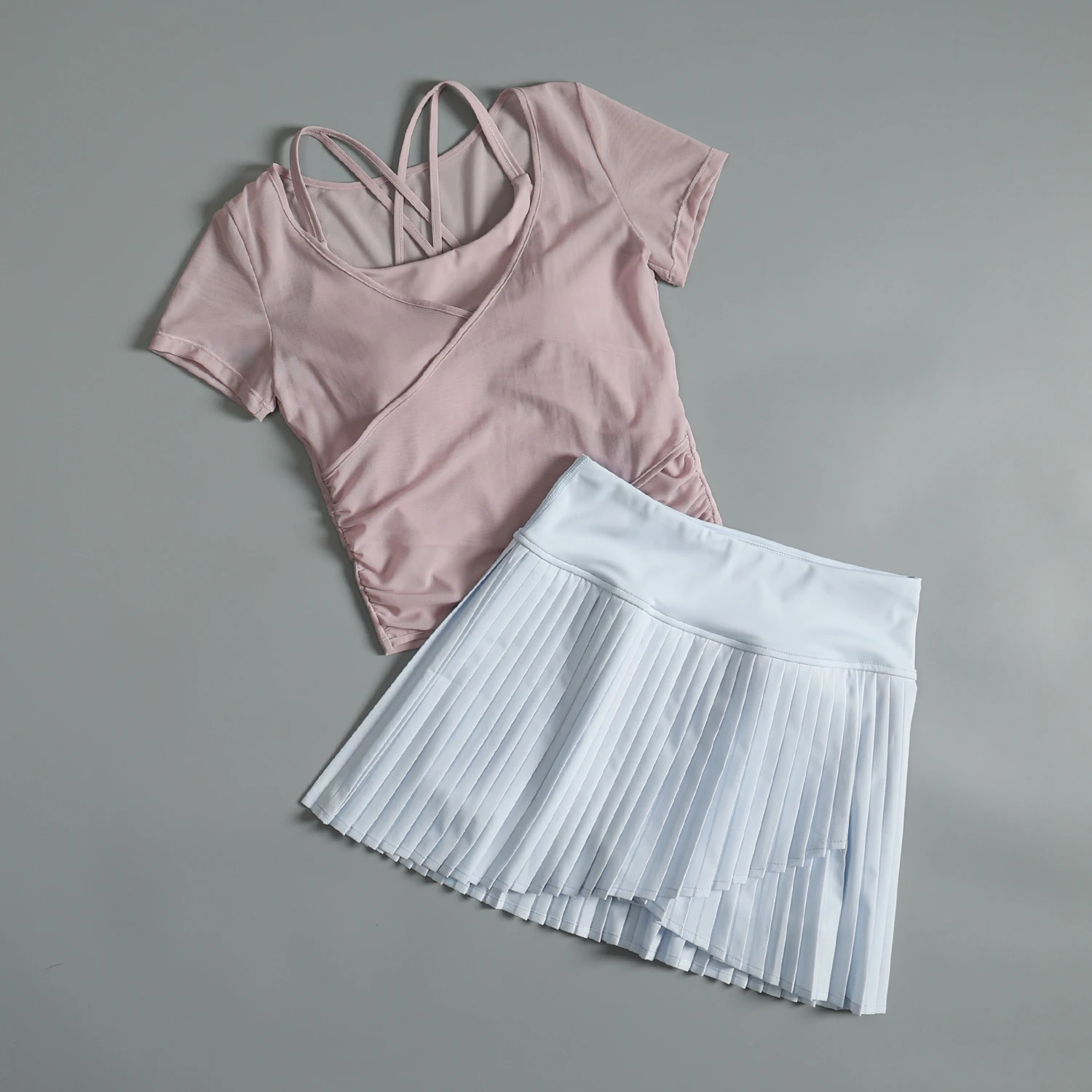 ヨガフィットネススーツ女性のための新しい夏のランニング速乾性半袖高価値バドミントンスポーツウェア