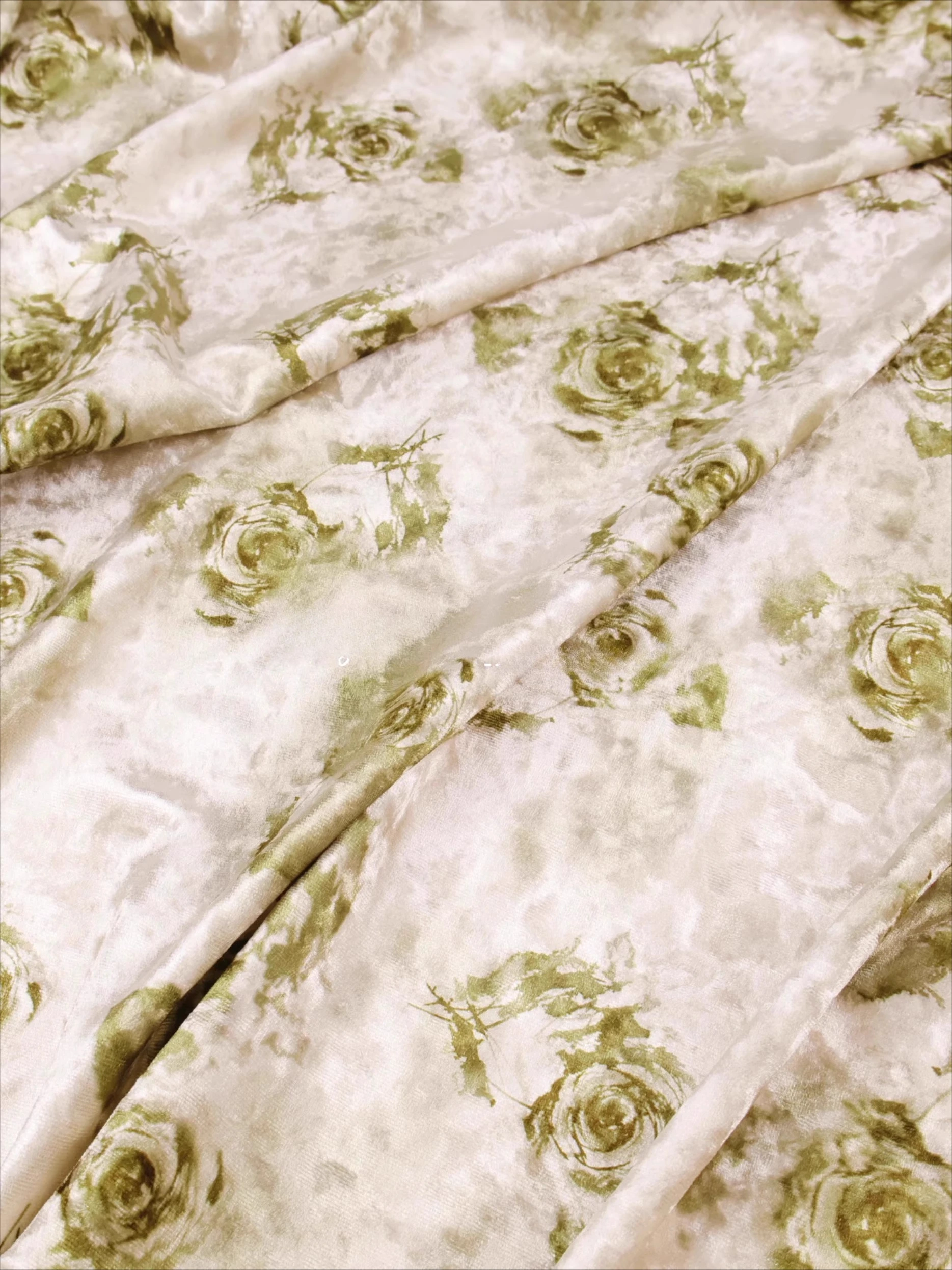 Глянцевая эластичная зеленая бархатная ткань с принтом розы и золотыми бриллиантами, сшитая ткань для платья, сделай сам, занавеска, скатерть, ткань