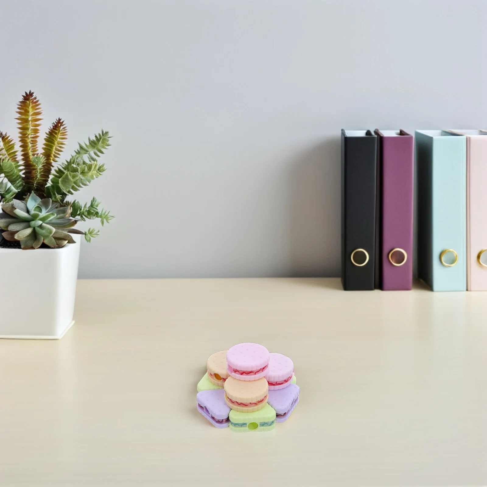 

36Pcs Manual Cookie Shaped Pencil Sharpener Cute School Supplies Party Favor Classroom Prize Pencil Sharpner