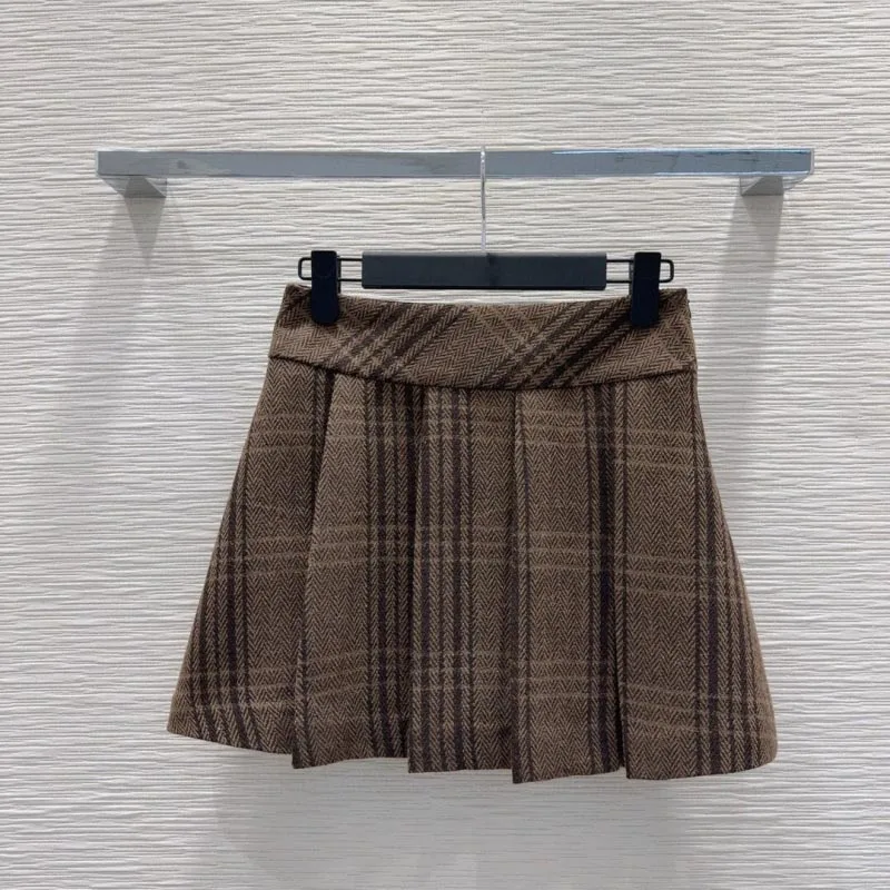 2024 Autumn New Women's Half length Skirt Fashionable and Exquisite plaid Women's Wool Blended Hundred Fold Sports Skirt