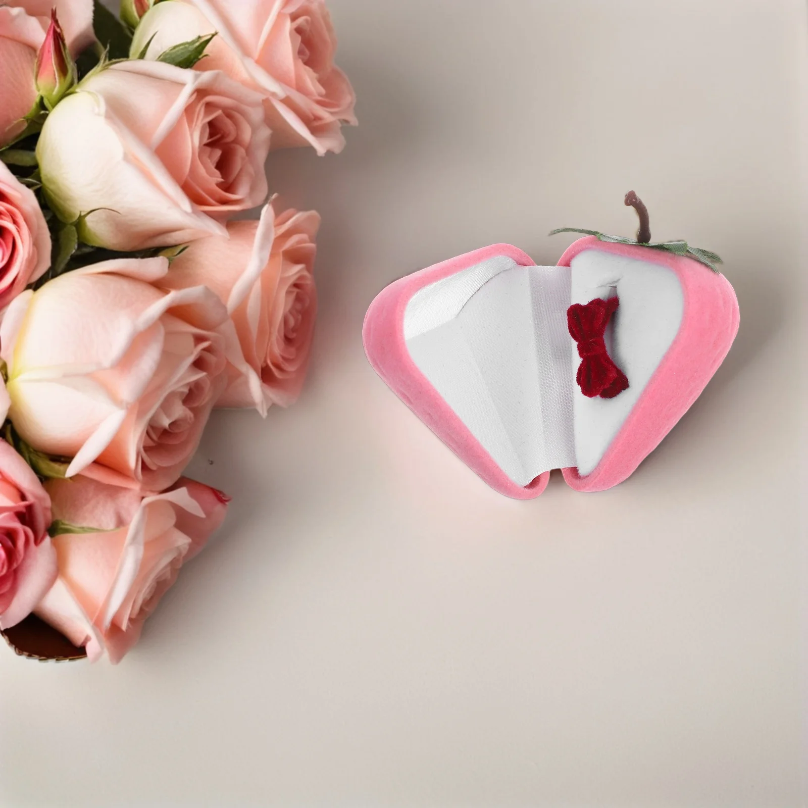 

1 комплект, шкатулка для драгоценностей с клубникой, мягкая флокированная внутренняя милая шкатулка для колец для свадьбы, помолвки, органайзер для хранения подарков