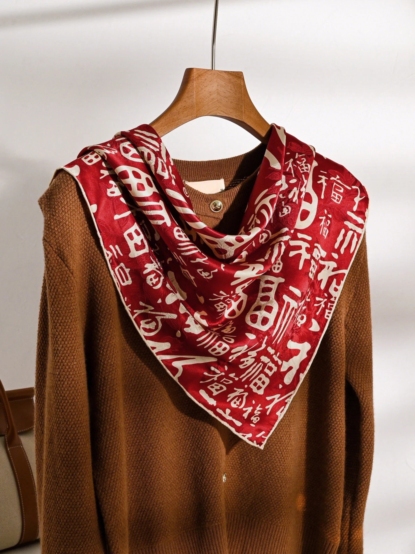 foulard-carre-en-soie-pour-femme-nouvelle-collection-automne-hiver-2026-cadeau-de-nouvel-an-pratique-petit-tendance-style-chinois