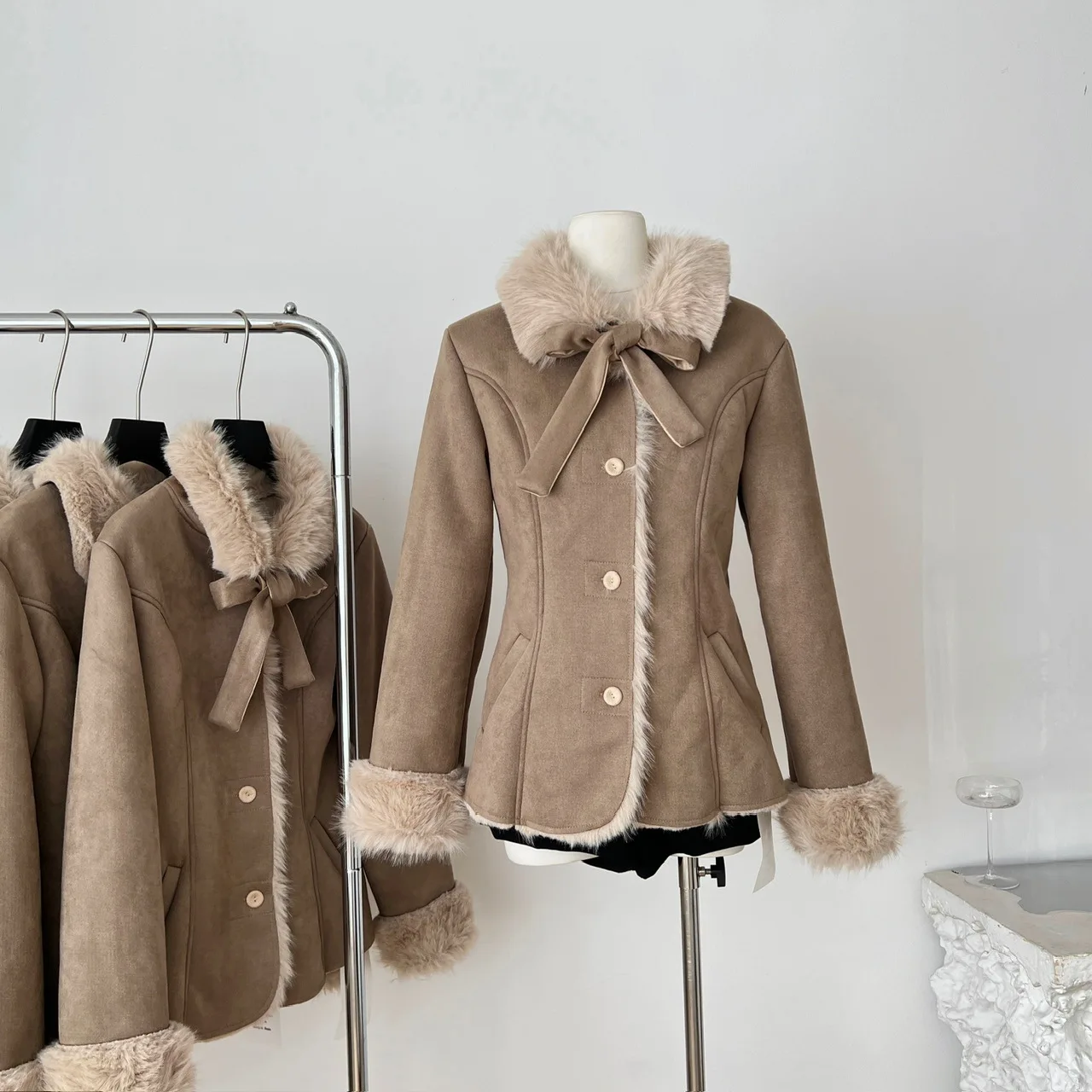 

Leather & Fur Coat for Women Patchwork Fur Color Blocking with Bowknot Lace-up Overcoat Autumn Winter Korean Style Slim-fit Coat