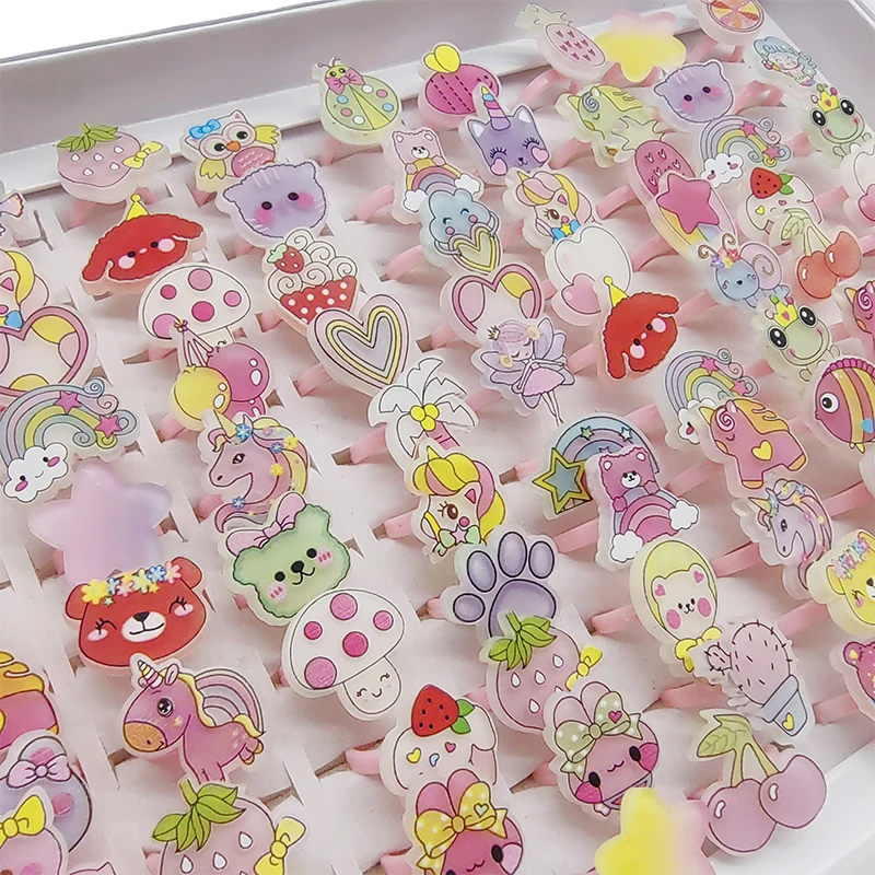 50/100pcs/Lot Wholesale New Mix Style Resin Kids Finger Rings for Party Hot Cute Fish Fruit Horse Frog Animal Jewelry Girls Gift