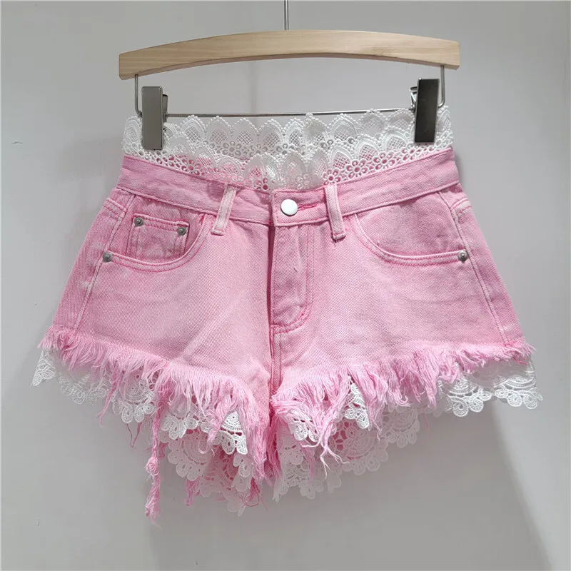 WTHT Pantaloncini di jeans tinta unita con bordo in pizzo impiombato da donna vintage Moda pantaloni caldi a vita alta Donna 2025 Estate 1LS2031