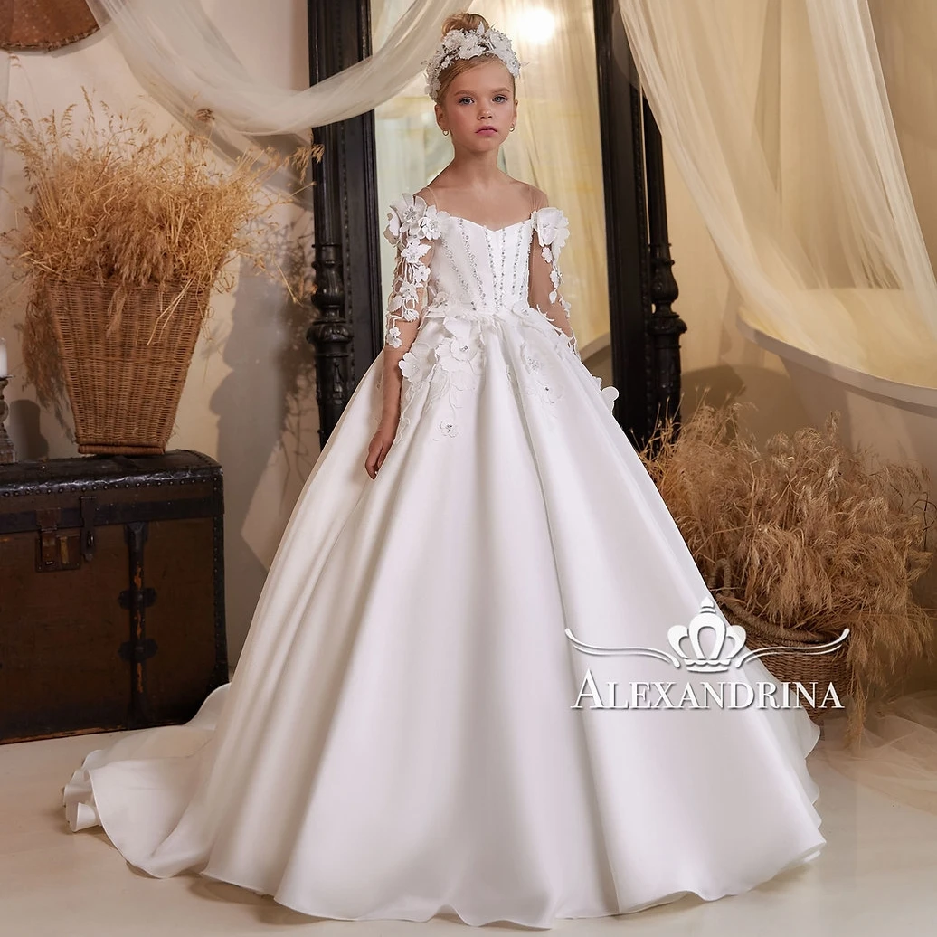 Glamorous A Line Flower Girl Dresses for Wedding Long Sleeves Children Birthday Gowns Appliqued Kids First Communion Dresses