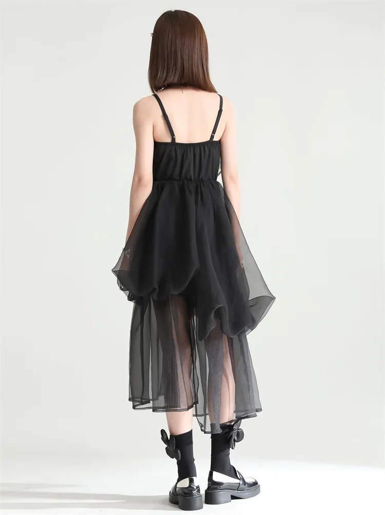 Parachute sling dress design sense irregular waist closed shaggy dress 2024 summer loose and thin fake two-piece dress