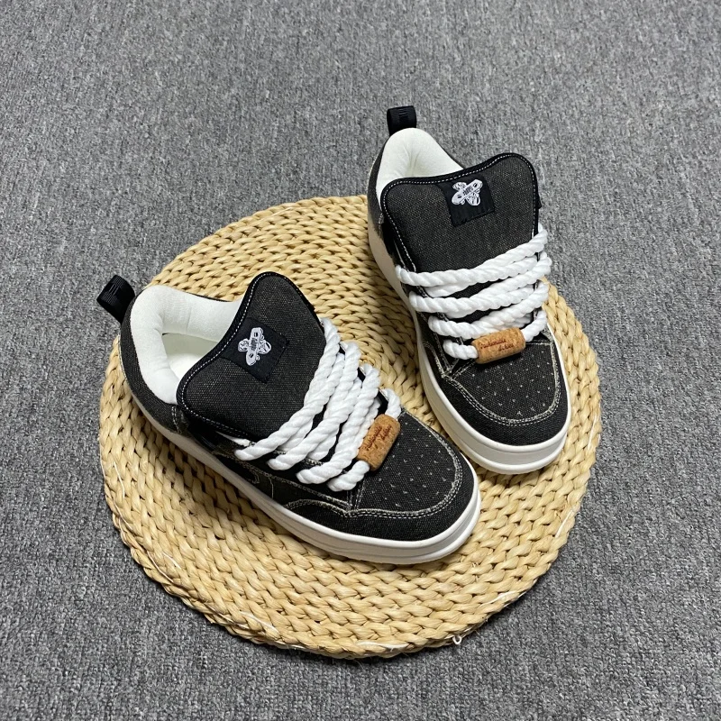 Fashionable and trendy thick soled bread shoes, oversized board shoes, comfortable and versatile men's shoes for daily use
