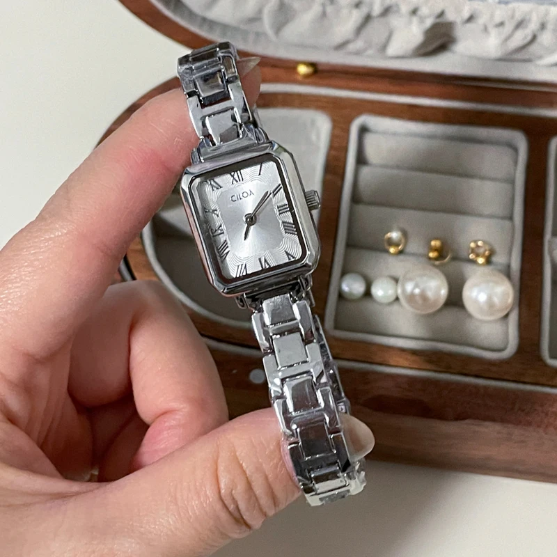 Reloj redondo verde CILOA, marca de lujo ligera para mujer, auténtico 2025, nueva tendencia, moda informal, reloj de cuarzo resistente al agua de alta calidad