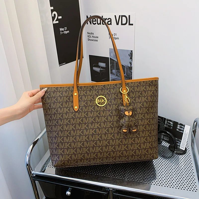 

European and American vintage women's bags 2026 new style versatile large capacity shoulder handbag tote bag casual women's bag