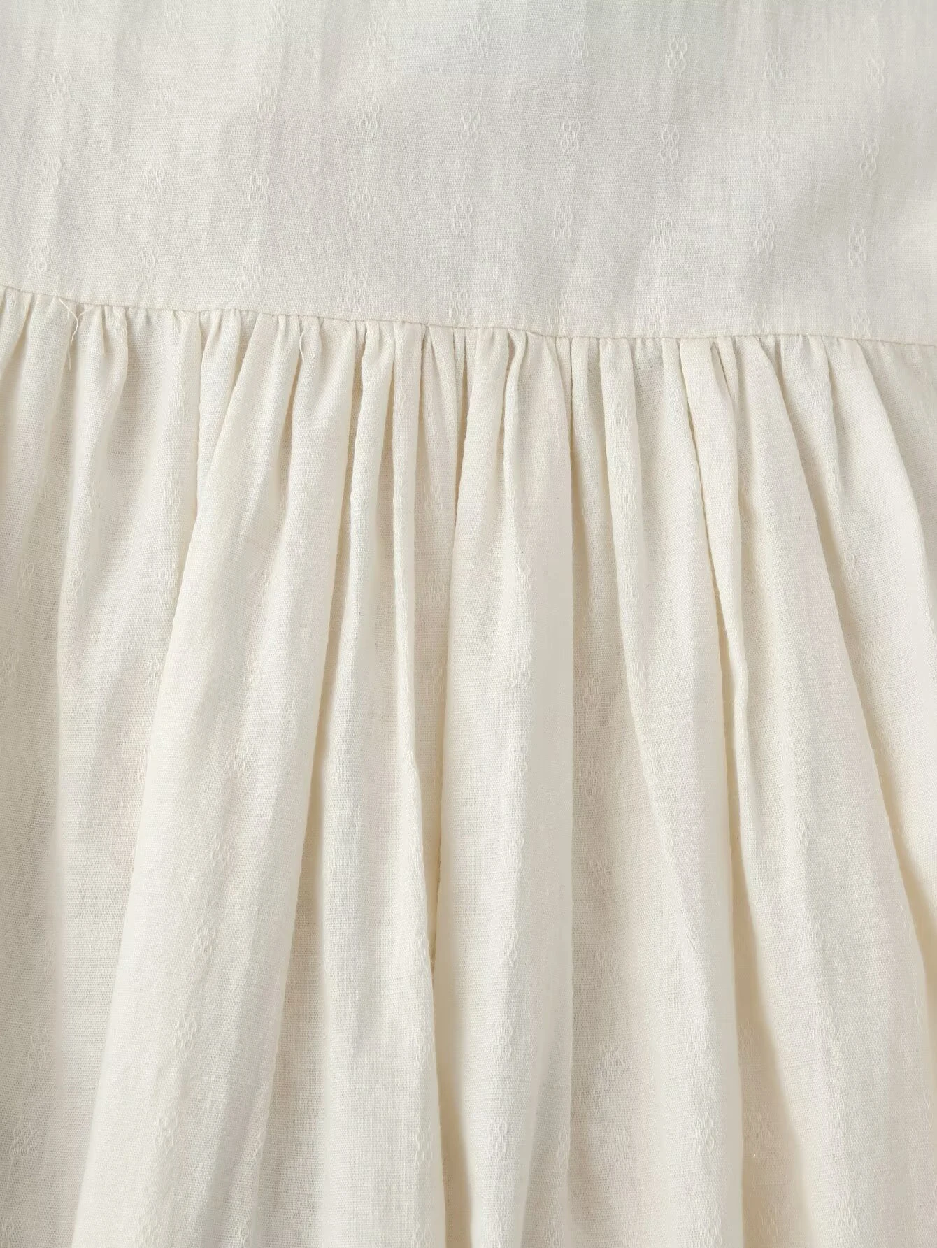 Europäischer und amerikanischer Stil 2026 Herbst Neue Damen-Freizeitbluse mit Farbblock-Design, Spitzen-Patchwork und V-Ausschnitt, Kurzarm – Detail 8