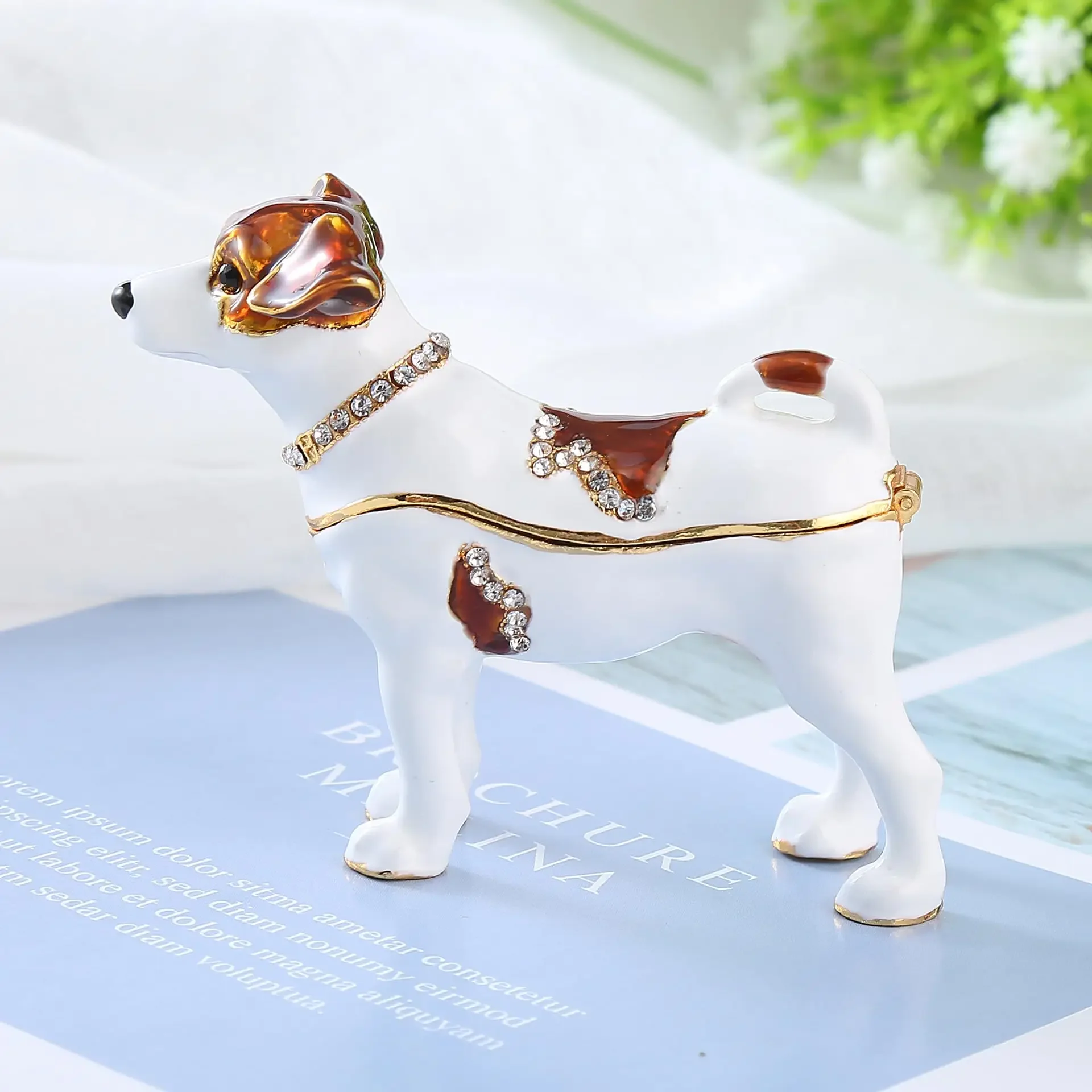 Creative Jewelry Dog Alloy Jewelry Box Metal Crafts Style Colored Paintings Inlaid Diamonds Dog Home Decoration and Ornaments