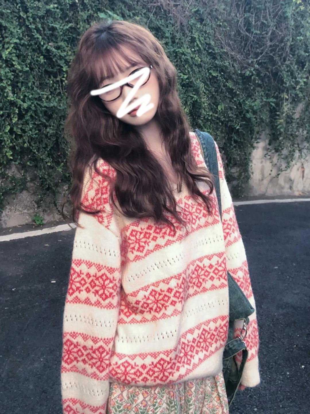 

Красный вязаный свитер женский, весна 2026, новинка, элитный, в полоску, с V-образным вырезом, длинный рукав, свободный крой, для повседневной носки