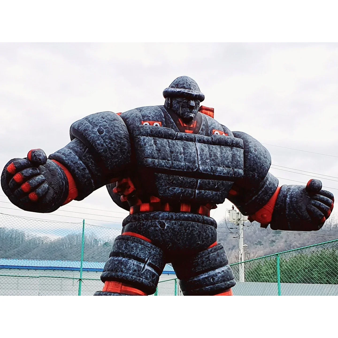 Giant Inflatable Soldier/Boy/Man Make Fist Outdoor Theme Event Building Decoration Props for Advertising