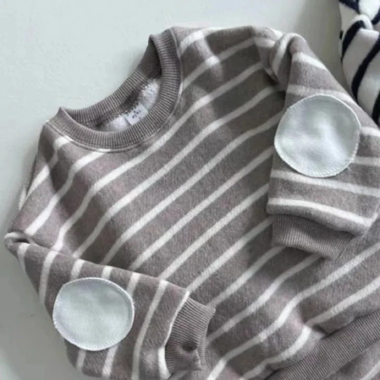 2025年冬新作ベビーカジュアルセット 男の子女の子 長袖パッチストライプスウェットシャツ+パンツ2点セット ベルベット裏地付き幼児服