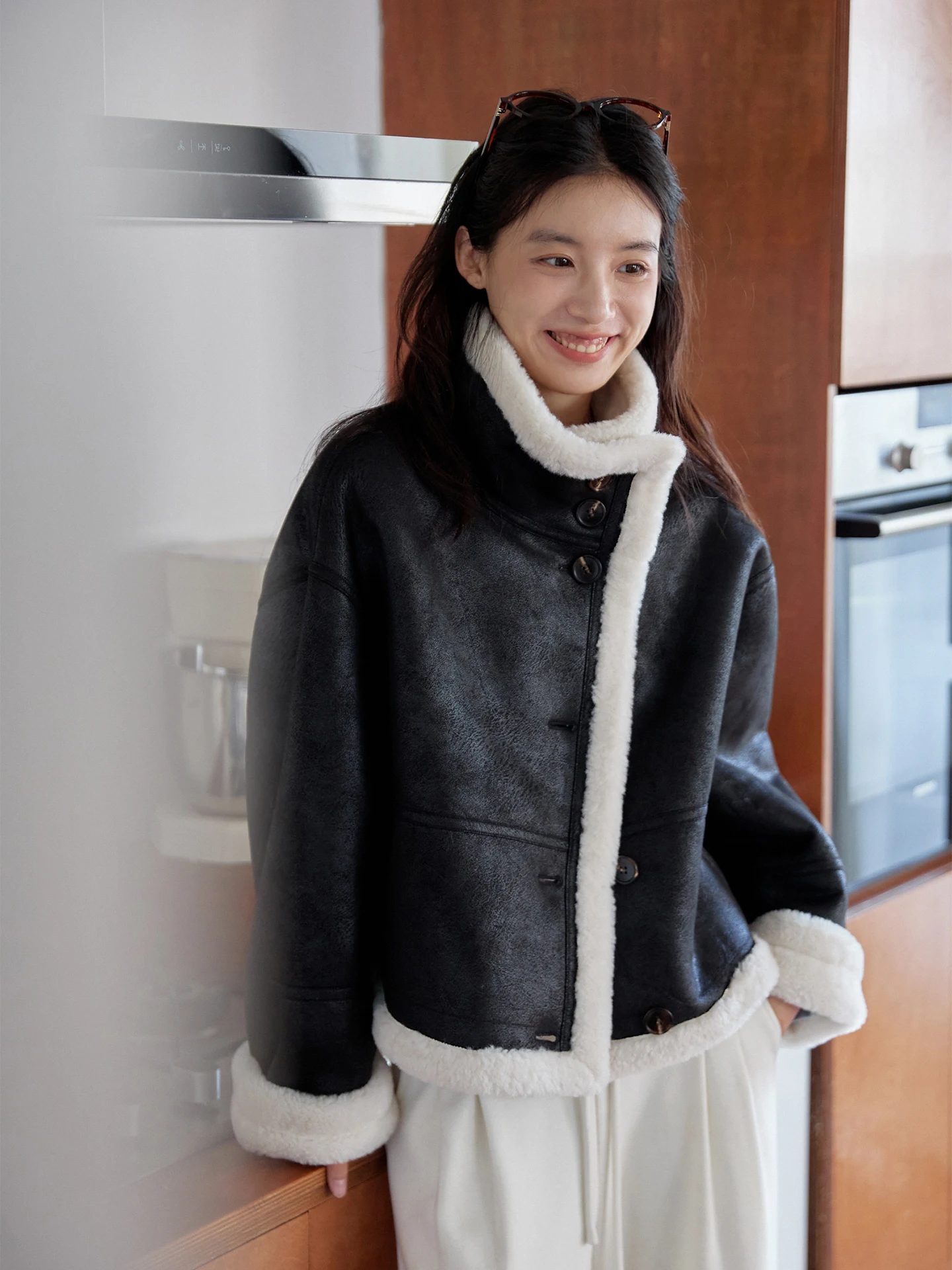 معطف فرو خروف من MIXABO Bla صديق للبيئة للنساء بياقة واقفة من الجلد والفراء ملابس للدراجات النارية من جلد الغزال ملابس خارجية...