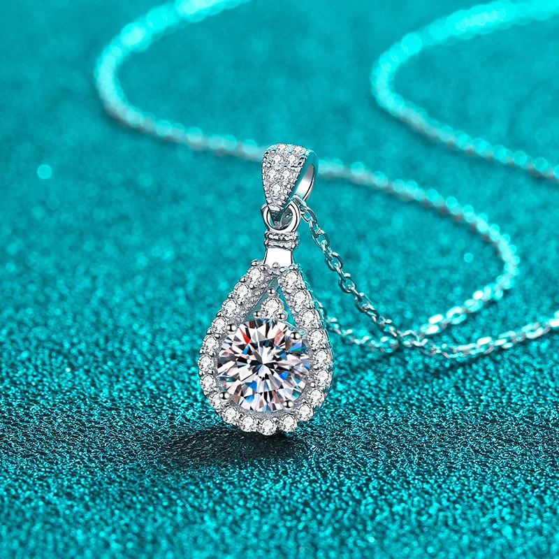 Moissanite Necklace 925 Silver Plated Platinum Moissanite Diamond Teardrop-shaped Pendant Clavicle Chain with A Gift Jewelry Box