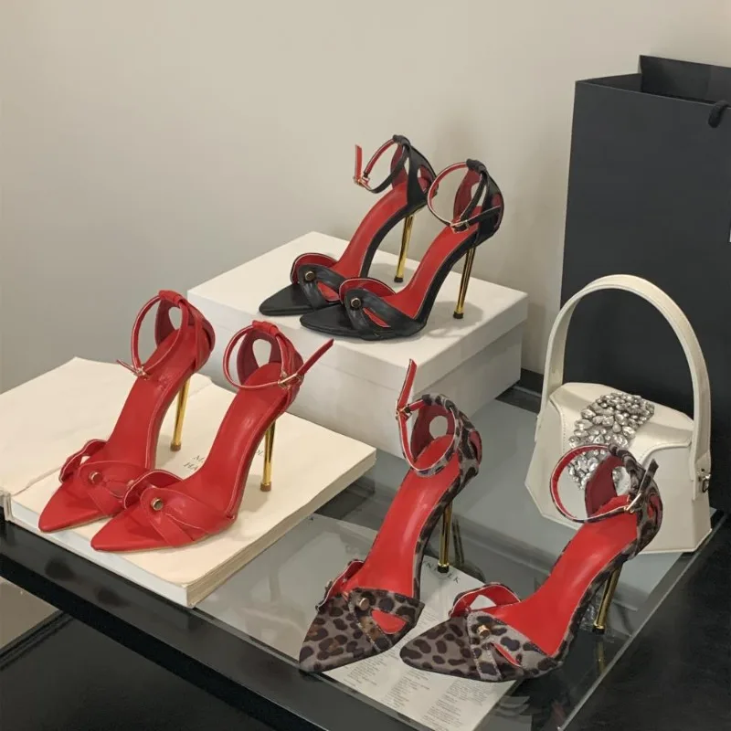 2026 Metall Ausgehöhlte Spitze Nieten Galvanisierte Feine Absätze Große Größen Leopardenmuster Party-Sandalen Nachtclub Damen High Heels